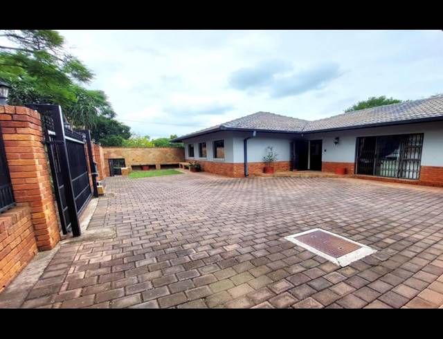 4 BEDROOM HOUSE FOR SALE IN LUKASRAND